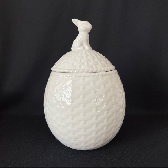 Egg Shaped Canister with Bunny on top - Basket Weave - Picture 8 of 8
